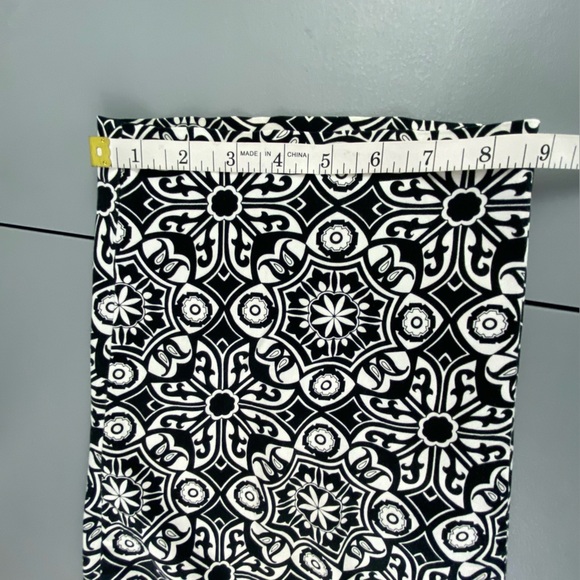 Talbots Petites Black and White Geometric Patterned Cropped Pants Wms sz 14W - Picture 13 of 13